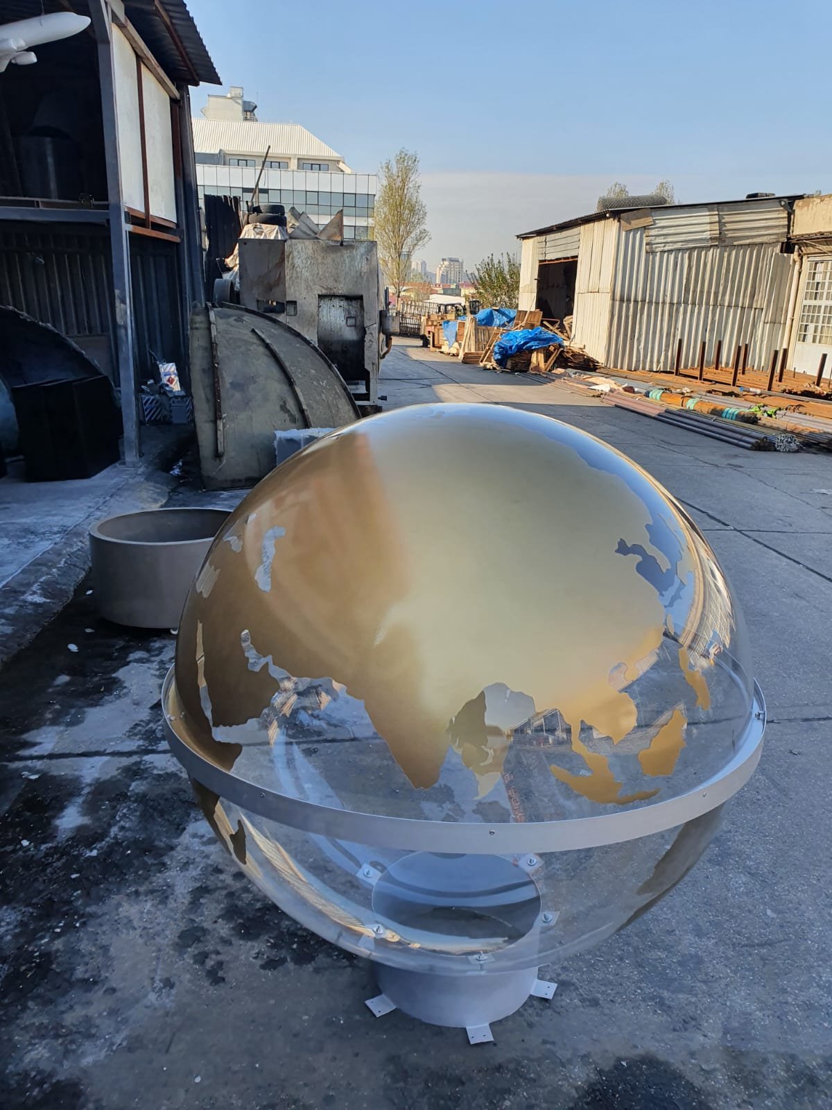 "Golden World" Dev Şeffaf ve Altın Küre Dekoru