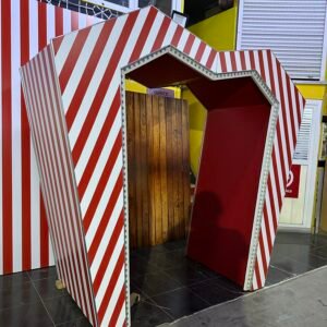 "Candy Circus" Kırmızı Beyaz Şeritli Işıklı Tünel