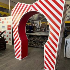 Kırmızı-Beyaz Şeritli Dev Kemer (Arch) Dekoru