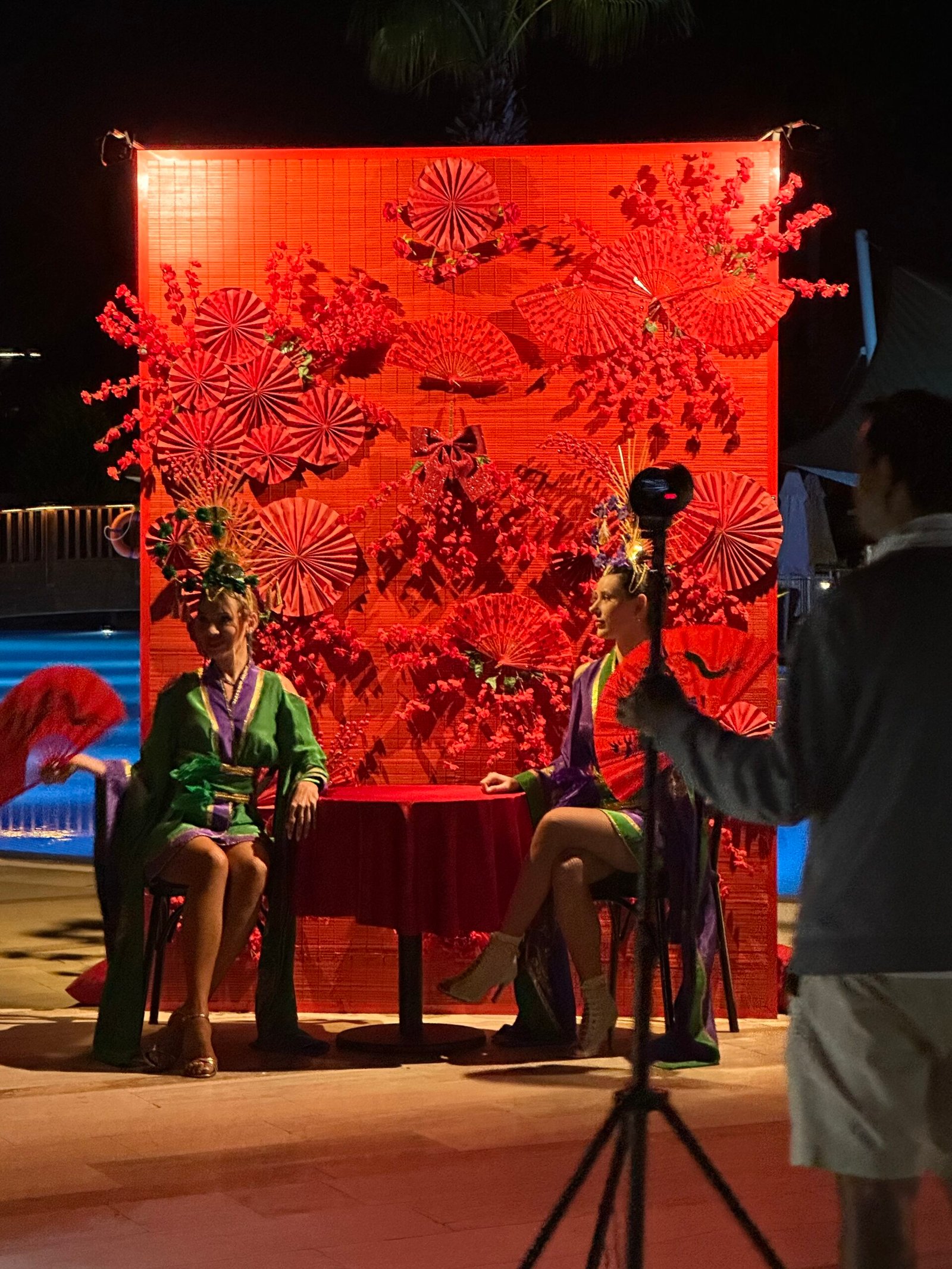 Geisha Temalı Kırmızı Duvar Dekoru - Görsel 3